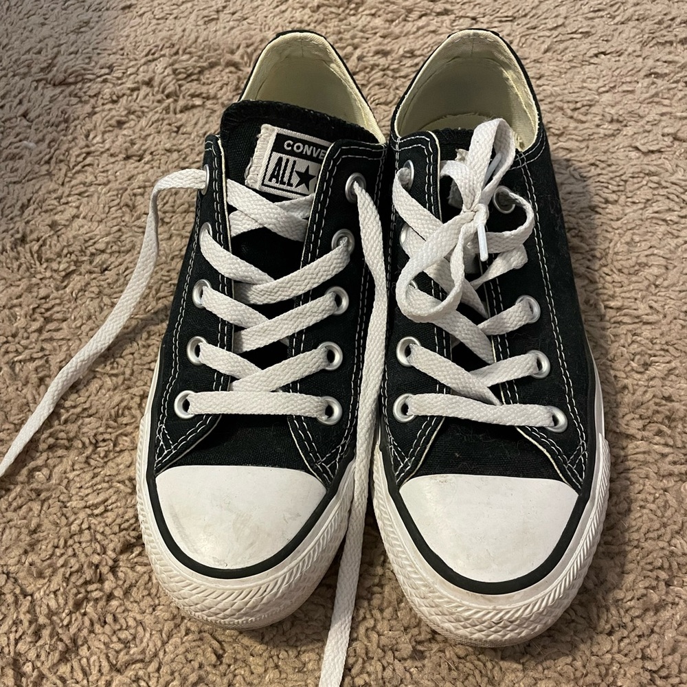 Converse sneakers size 6